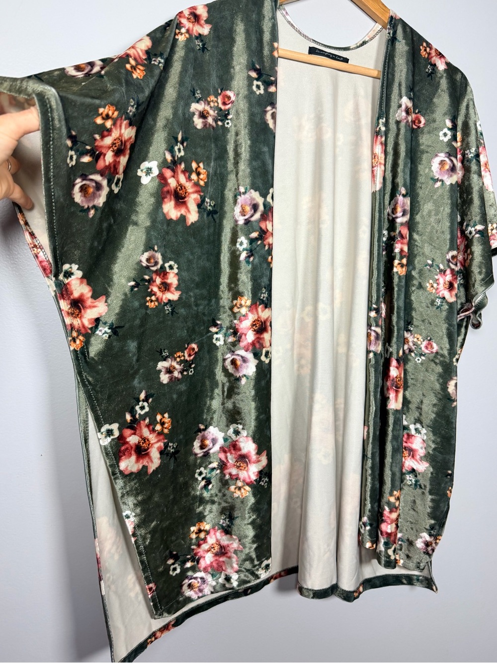 Do Everything in Love Velvet Floral Kimono Olive Whimsigoth Boho One Size - Picture 9 of 14
